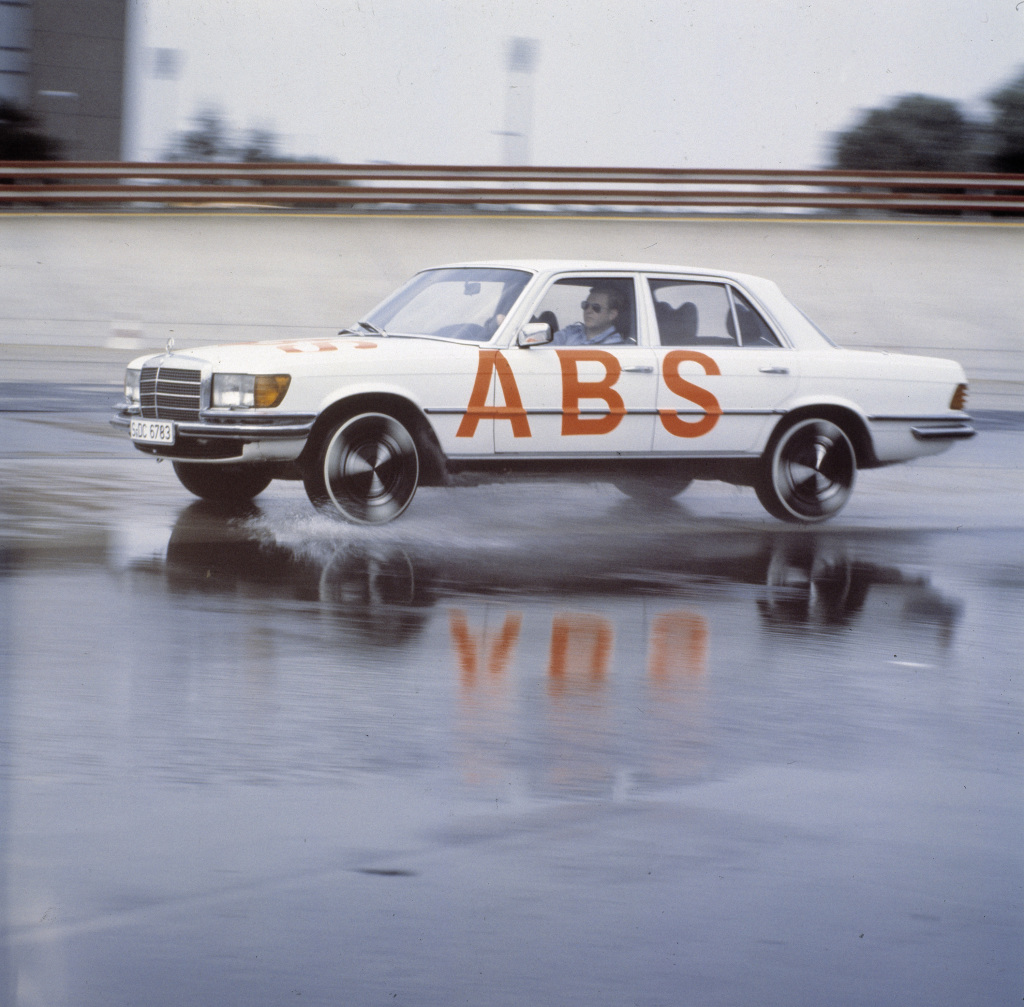 World premiere in 1978 in the Mercedes-Benz S-Class: Anti-lock braking system 40 years old