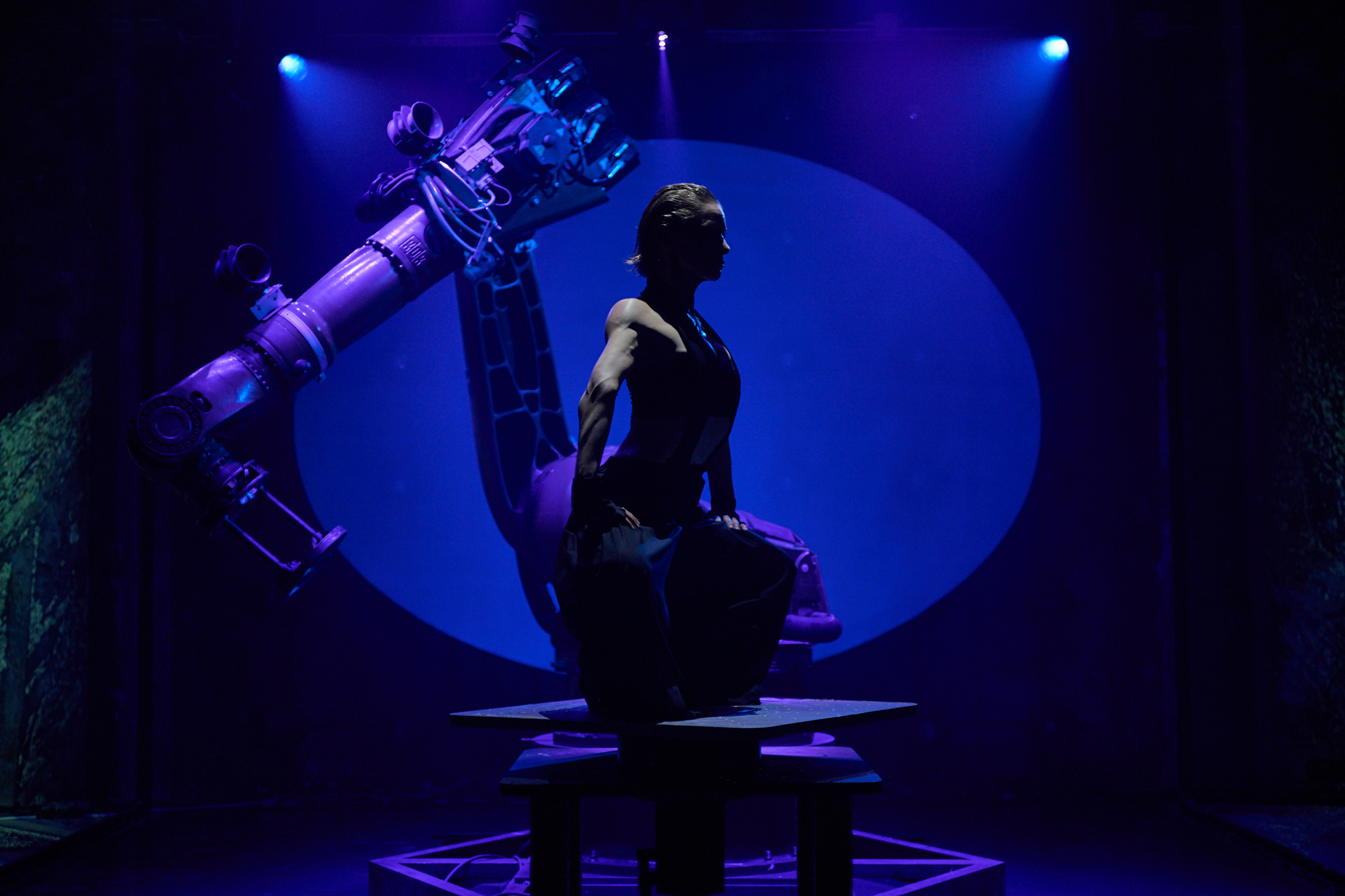 BMW 4 Series Coupé unveiled the debut of Who Am I A human-robot performance