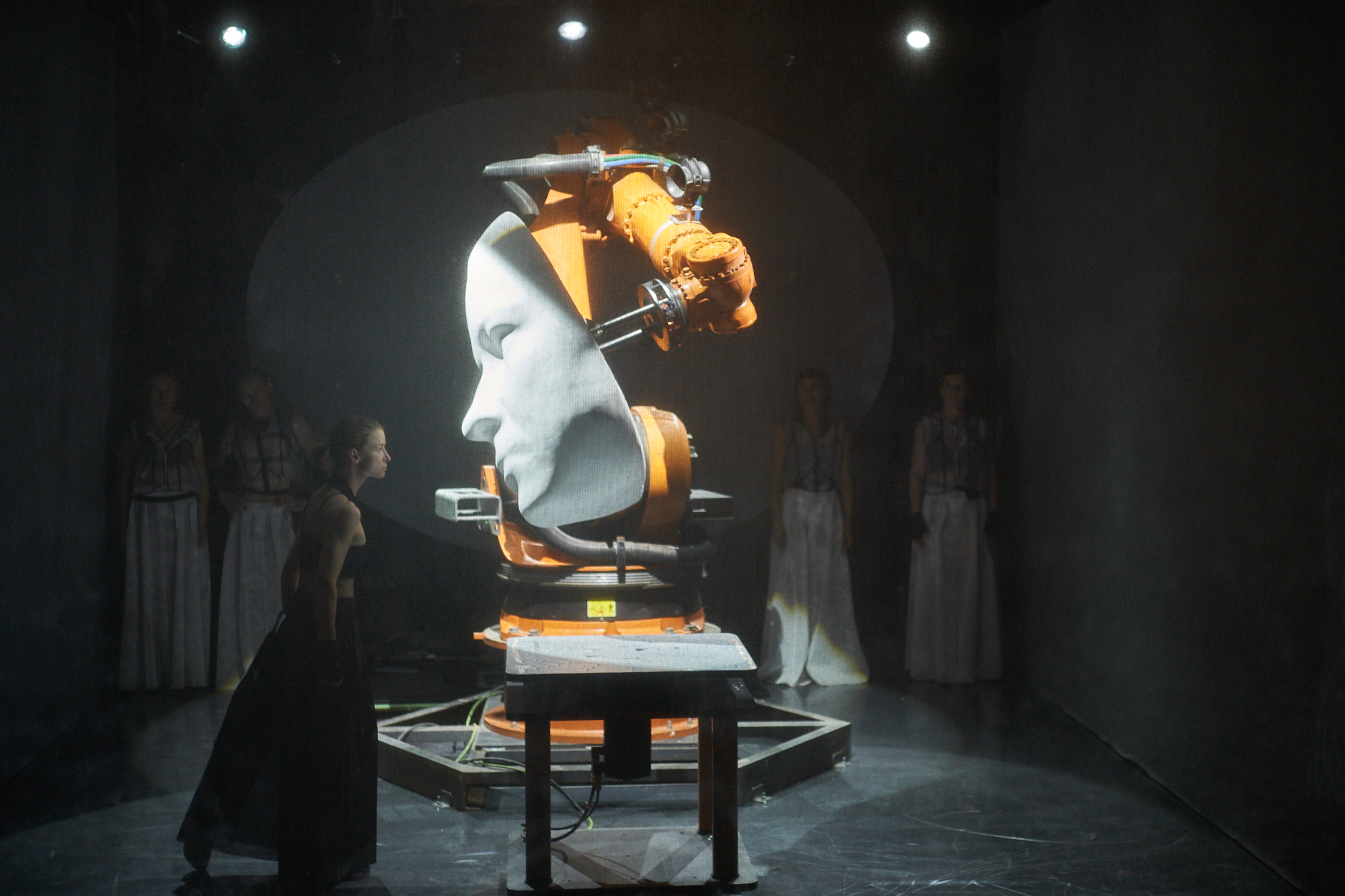 BMW 4 Series Coupé unveiled the debut of Who Am I A human-robot performance