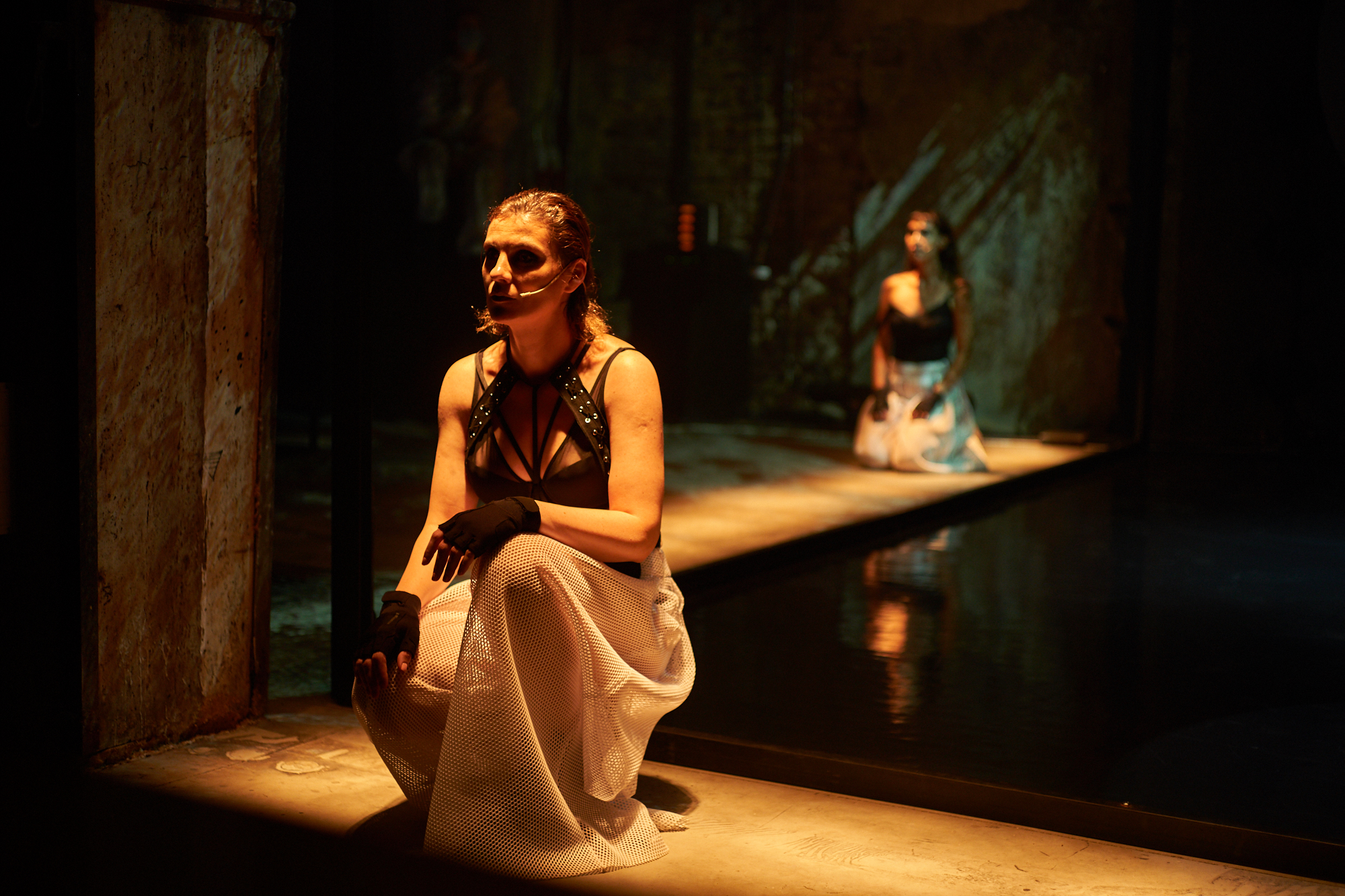 BMW 4 Series Coupé unveiled the debut of Who Am I A human-robot performance