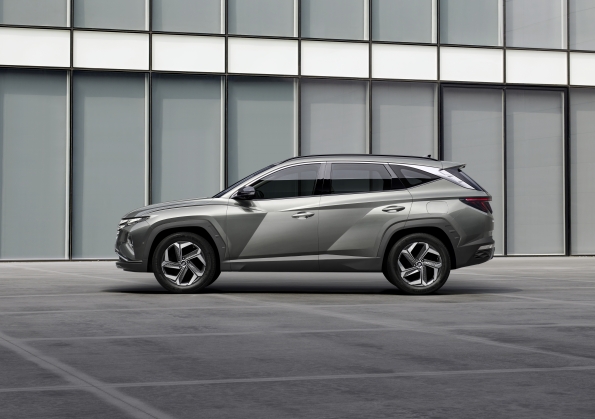 Hyundai Elantra Hybrid Wins Motor1.Com Star Award For Best Value