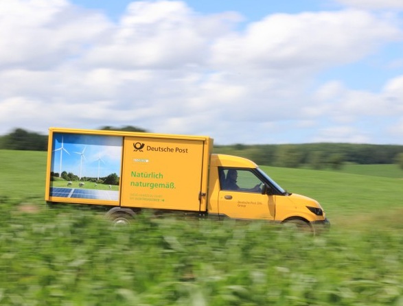 As e-commerce booms, posts commit to further reduce their delivery footprint