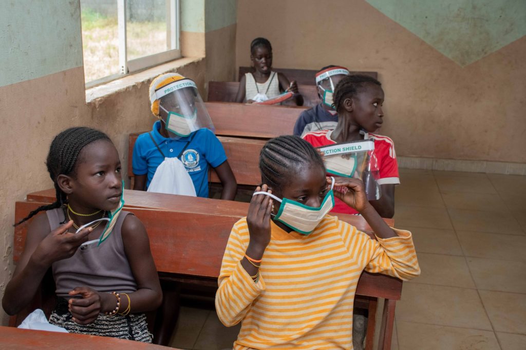 200 Children empowered with knowledge, school wash station and hygiene kit to tackle the spread of disease. Brandspurng