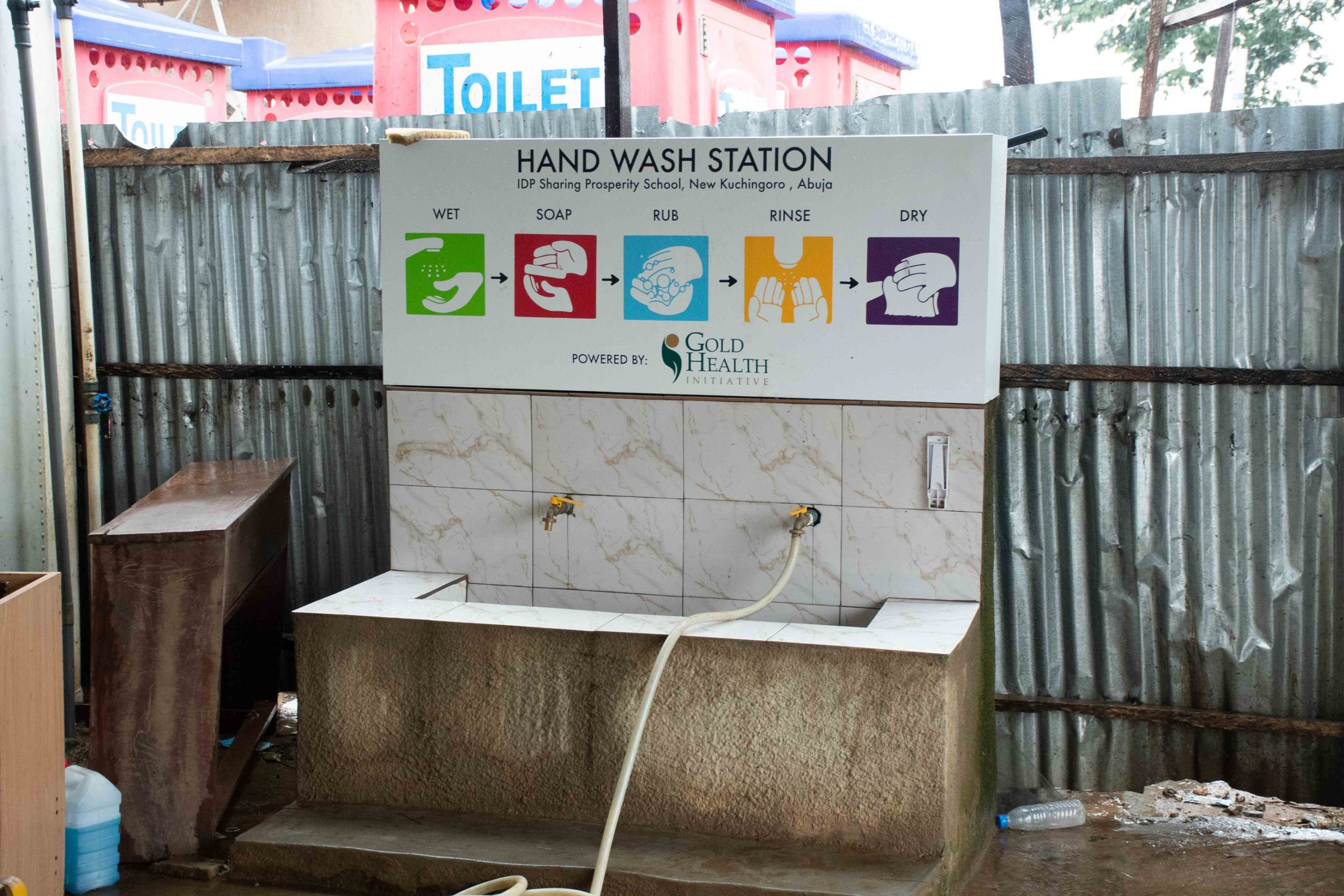 200 Children empowered with knowledge, school wash station and hygiene kit to tackle the spread of disease. Brandspurng