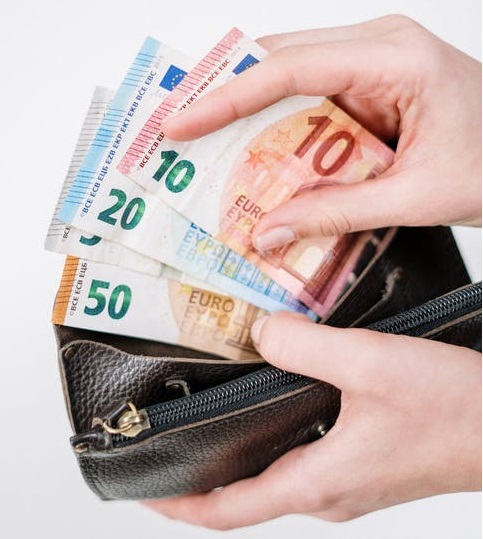 Europeans have around €773 less in 2020 due to COVID-19