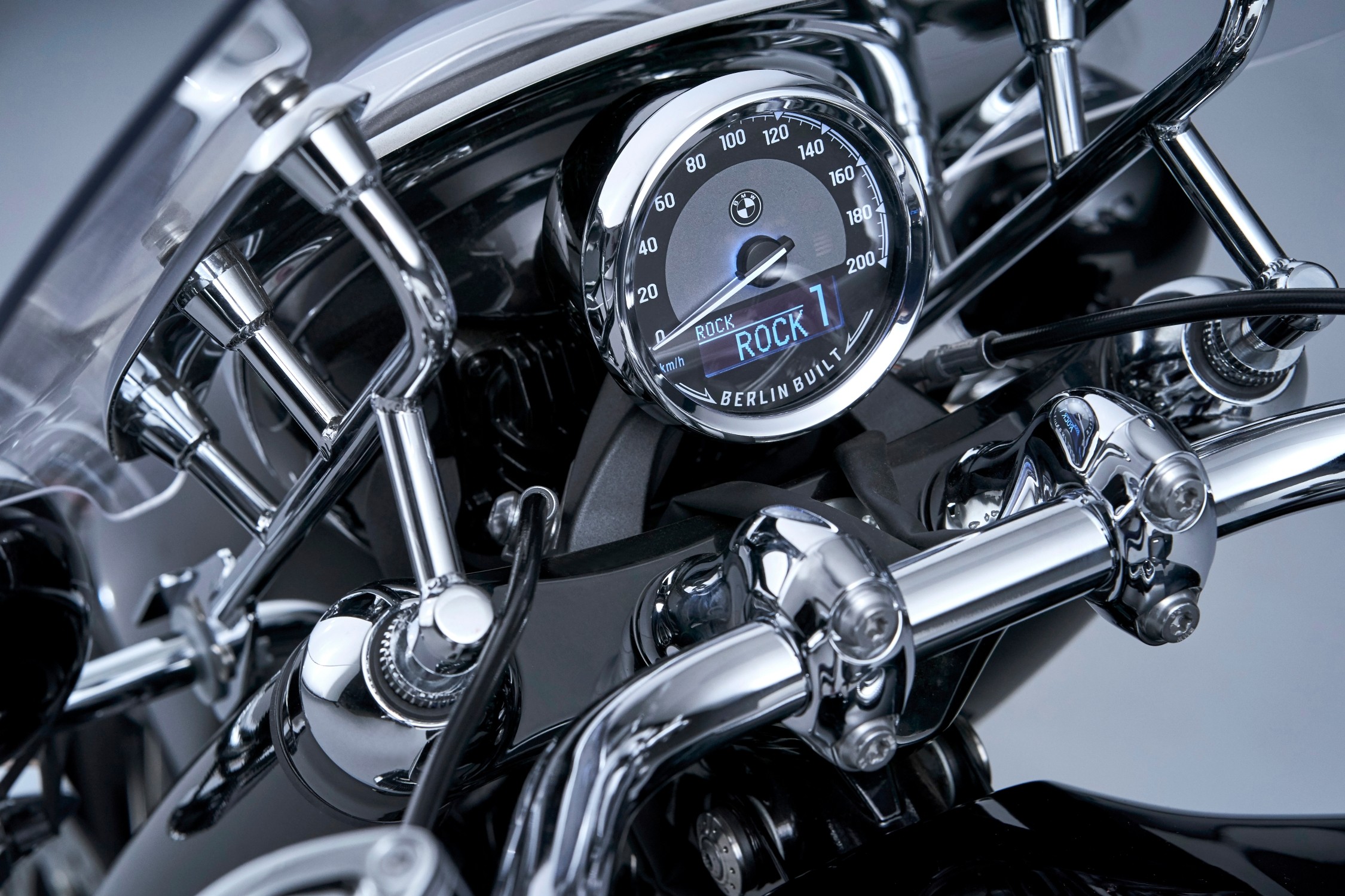The new BMW R 18 Classic and the new BMW R 18