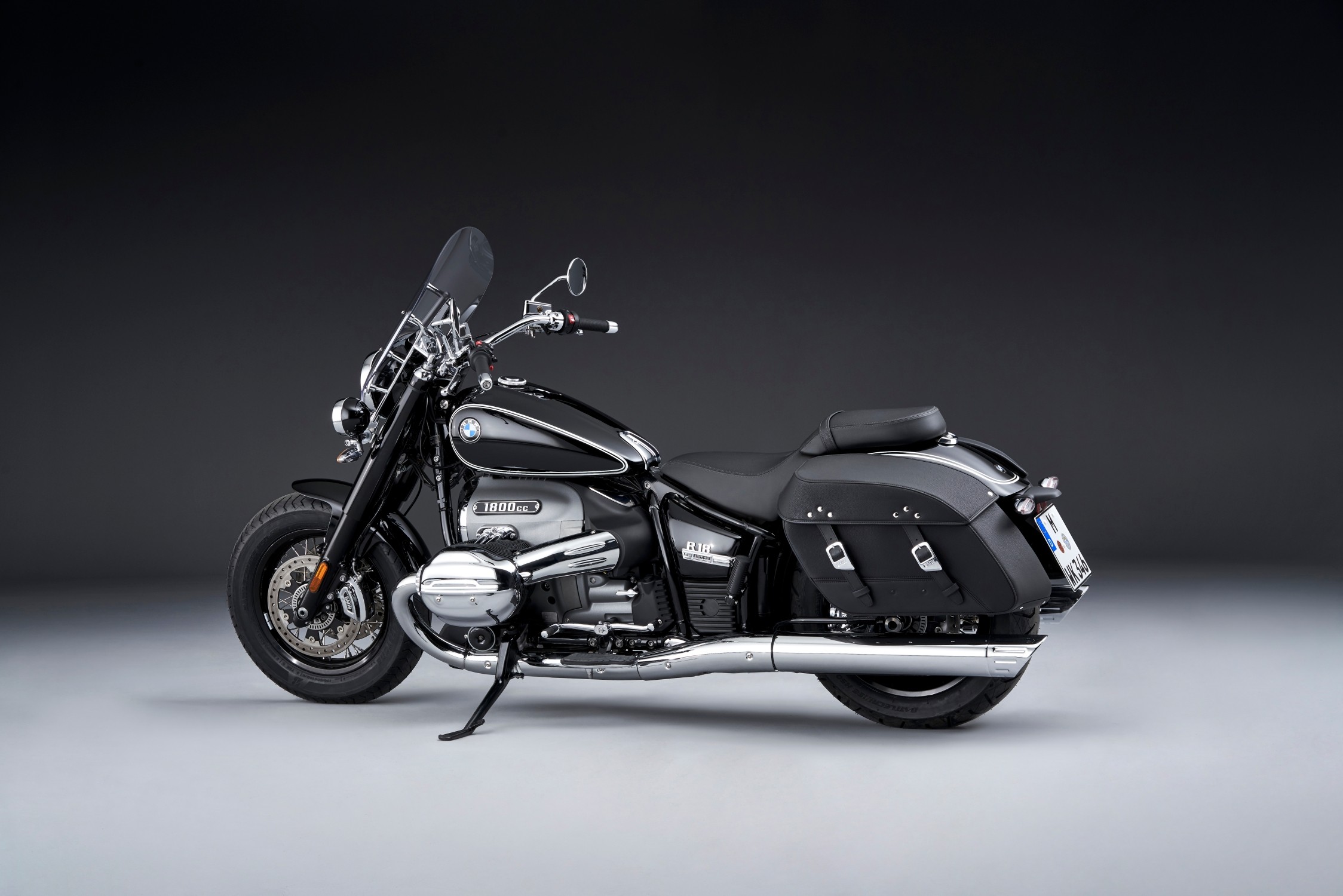 The new BMW R 18 Classic and the new BMW R 18