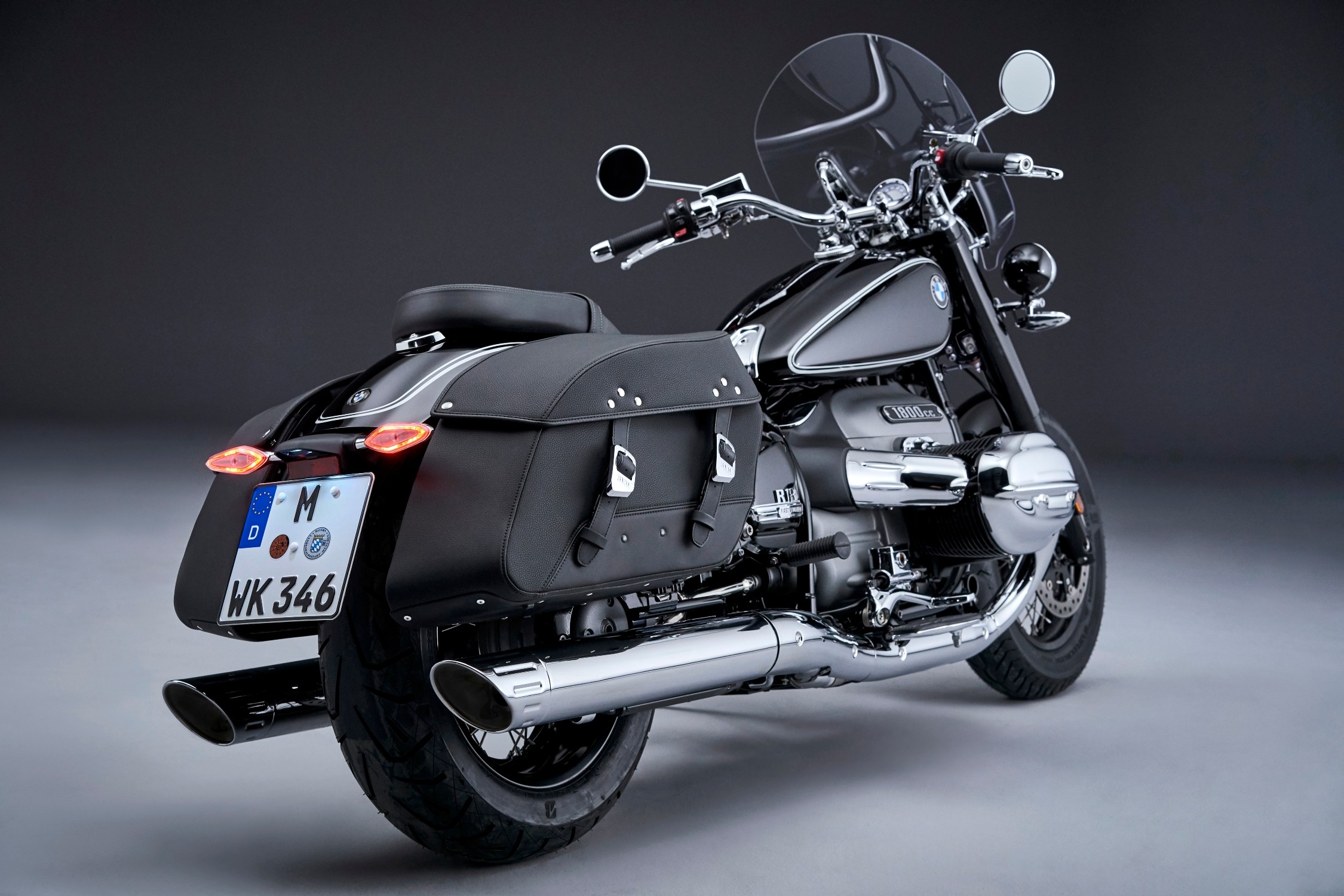 The new BMW R 18 Classic and the new BMW R 18