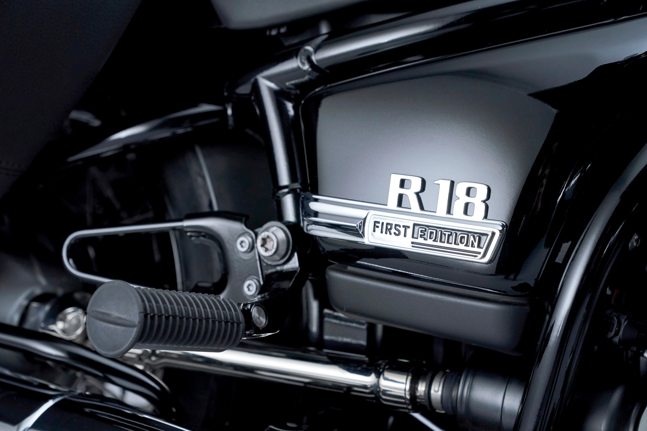 The new BMW R 18 Classic and the new BMW R 18
