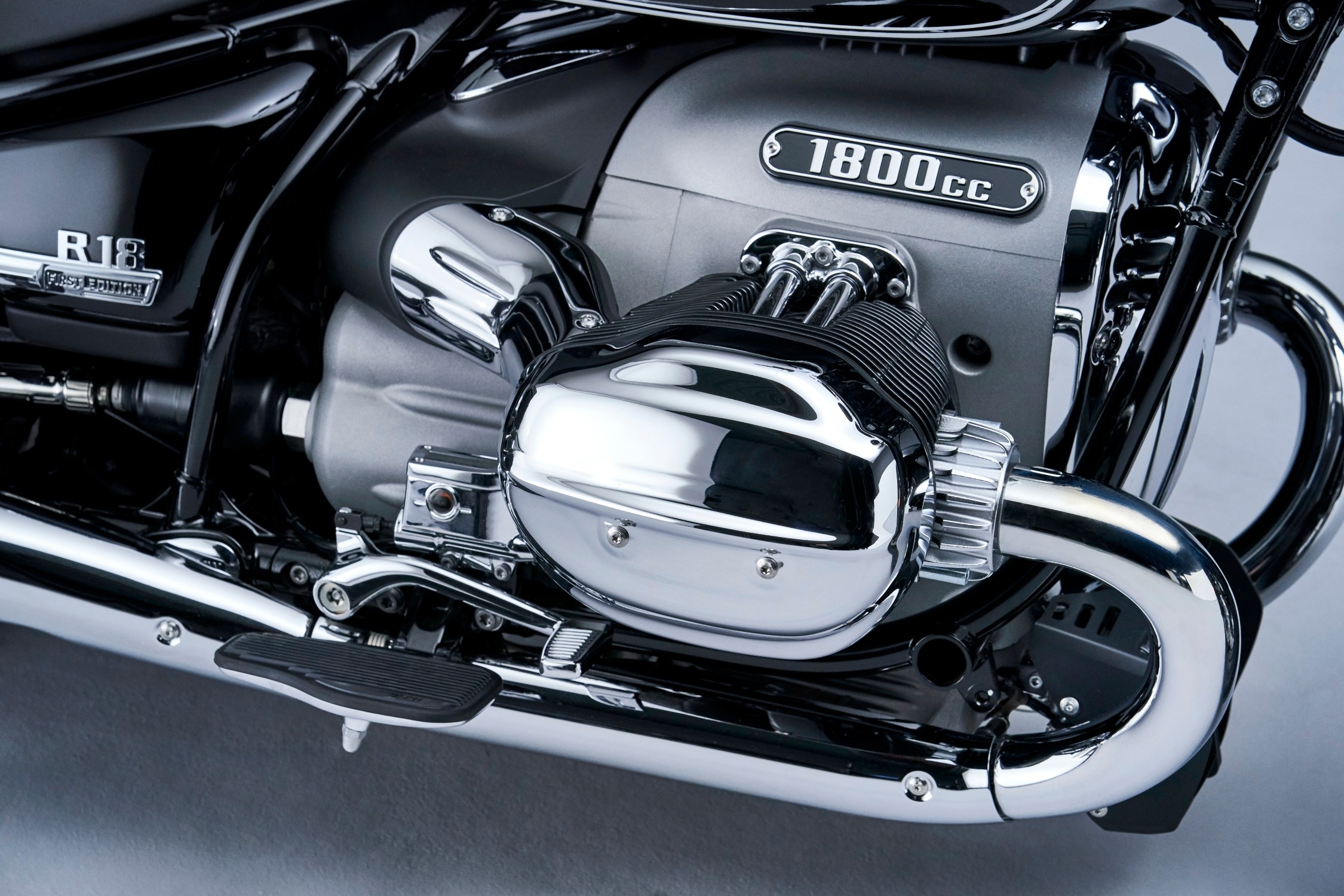 The new BMW R 18 Classic and the new BMW R 18