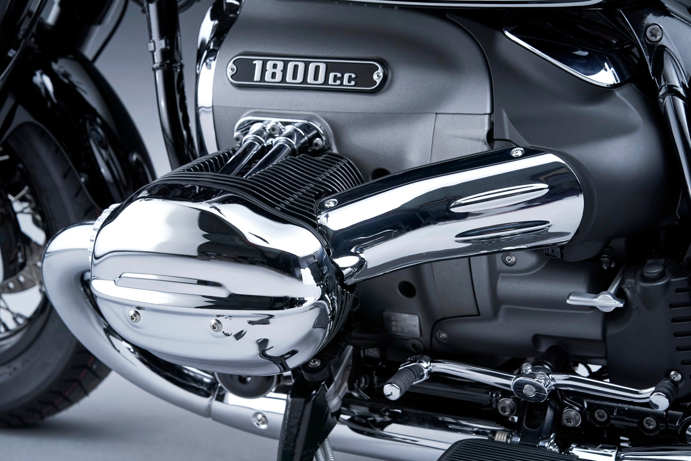 The new BMW R 18 Classic and the new BMW R 18