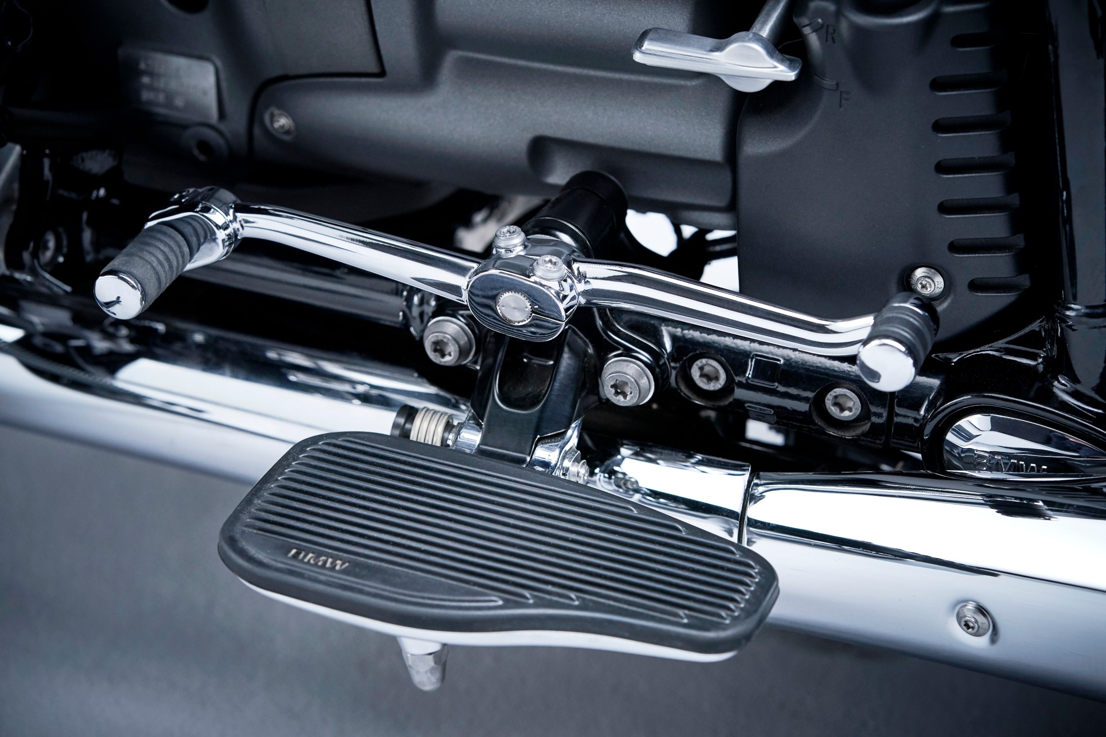 The new BMW R 18 Classic and the new BMW R 18