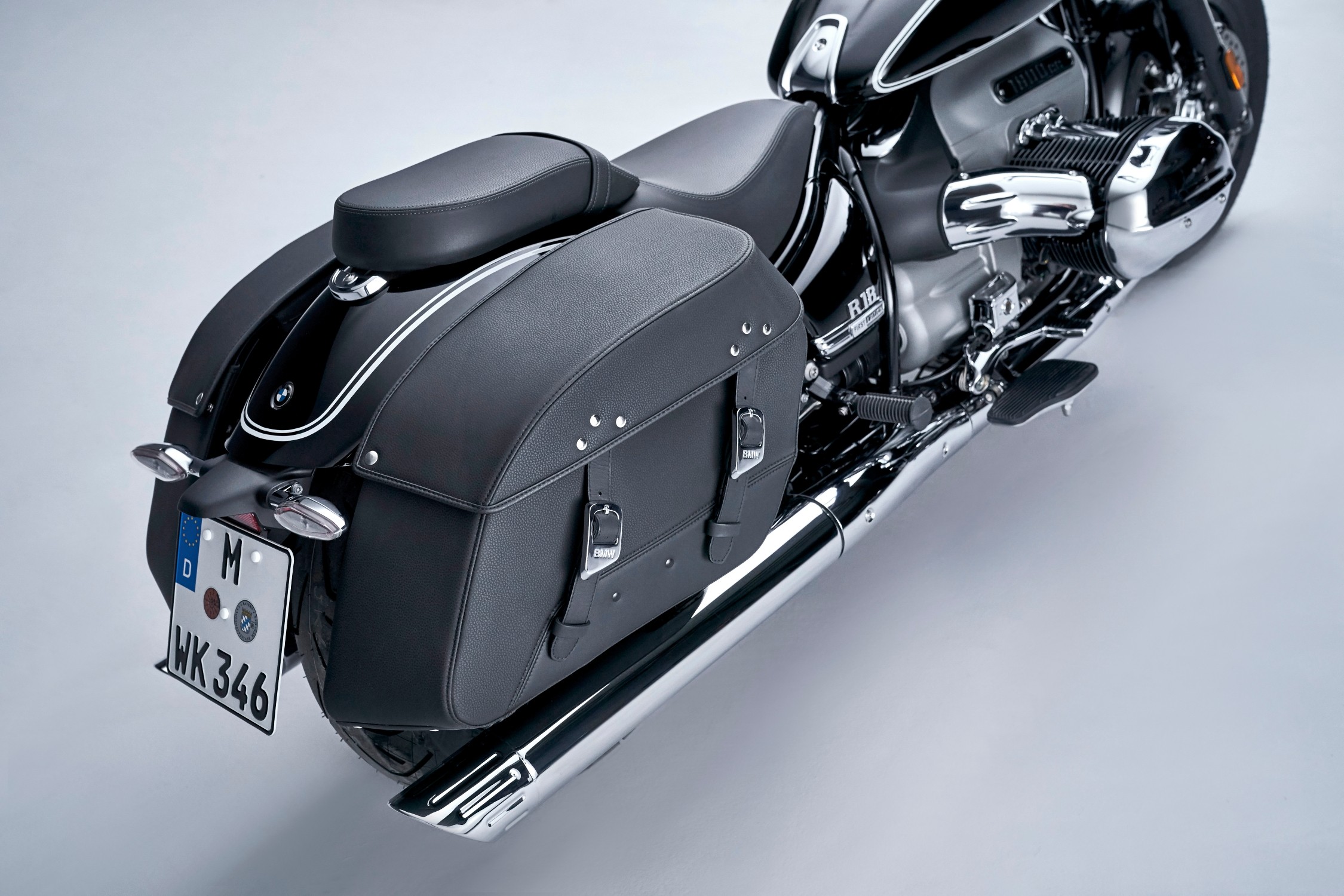 The new BMW R 18 Classic and the new BMW R 18
