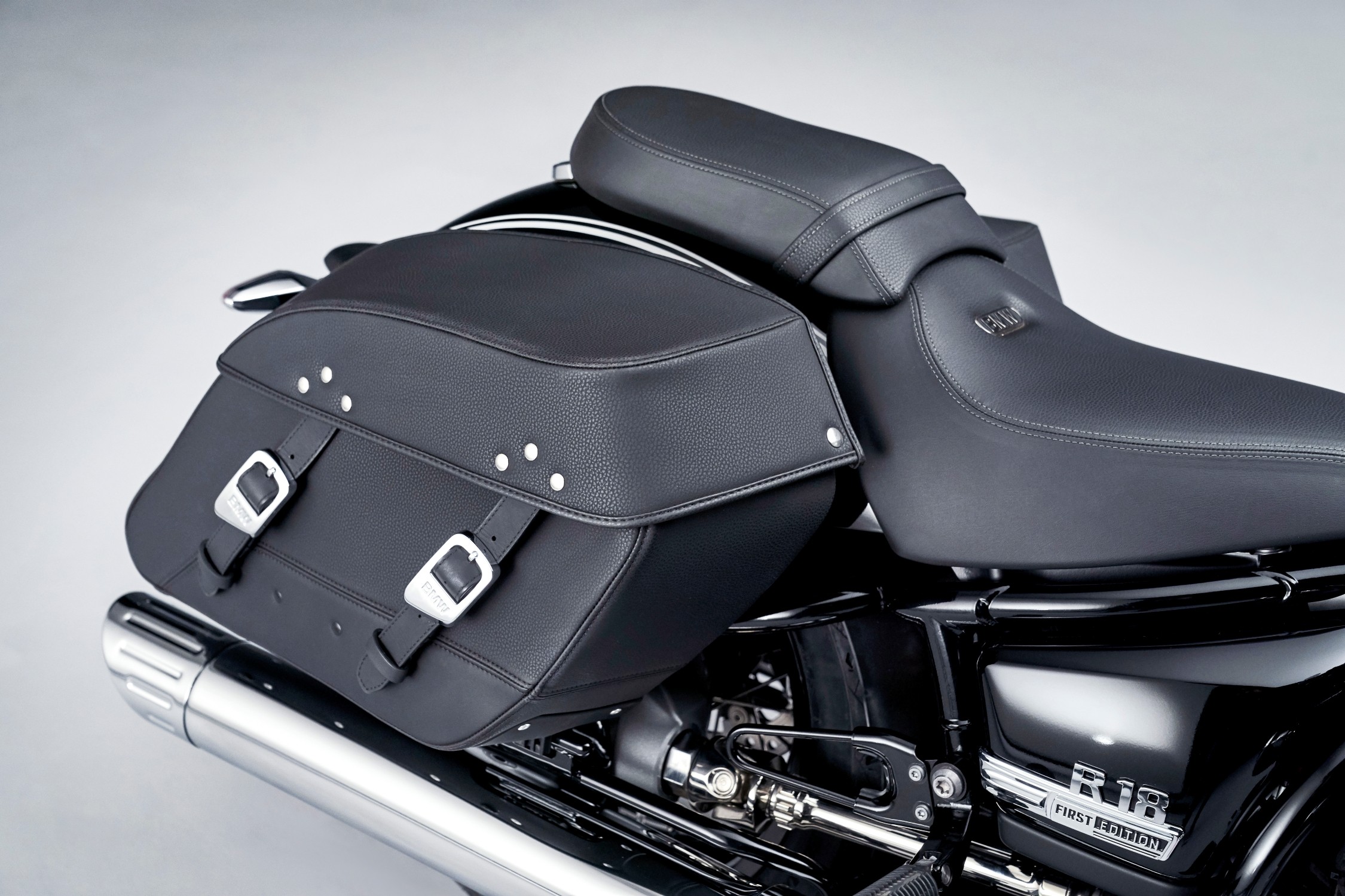 The new BMW R 18 Classic and the new BMW R 18