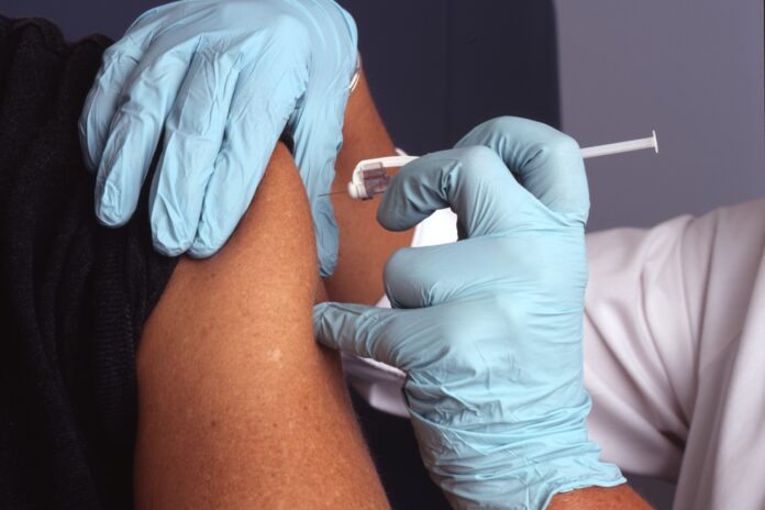 3 in 4 Britons and 2 in 3 Americans are happy to receive COVID-19 vaccine Brandspurng