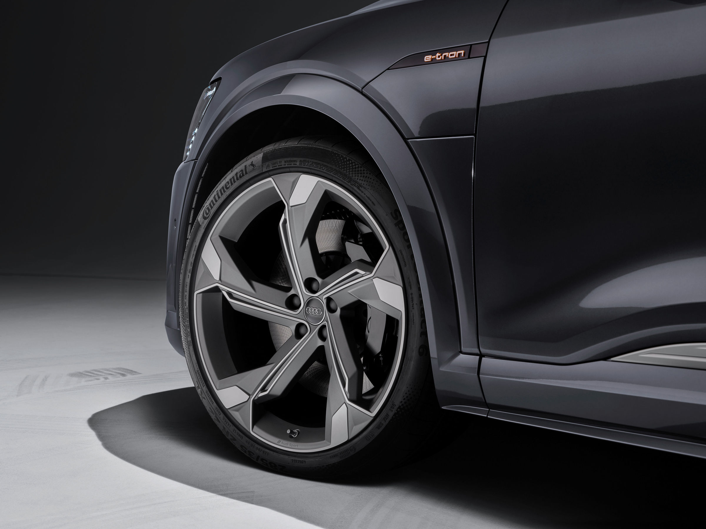 Audi further improves the e-tron product line: AC charging with 22 kW of power, greater driving convenience
