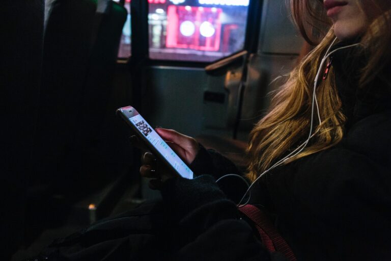 How has mobile gameplay affected the slots industry?
