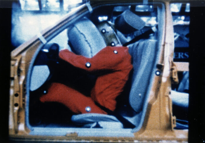 40 years ago Brandspurng Mercedes-Benz launched the driver’s airbag and seat belt tensioner in series production
