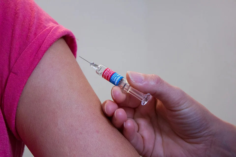4 Myths About the COVID-19 Vaccine That Aren't True