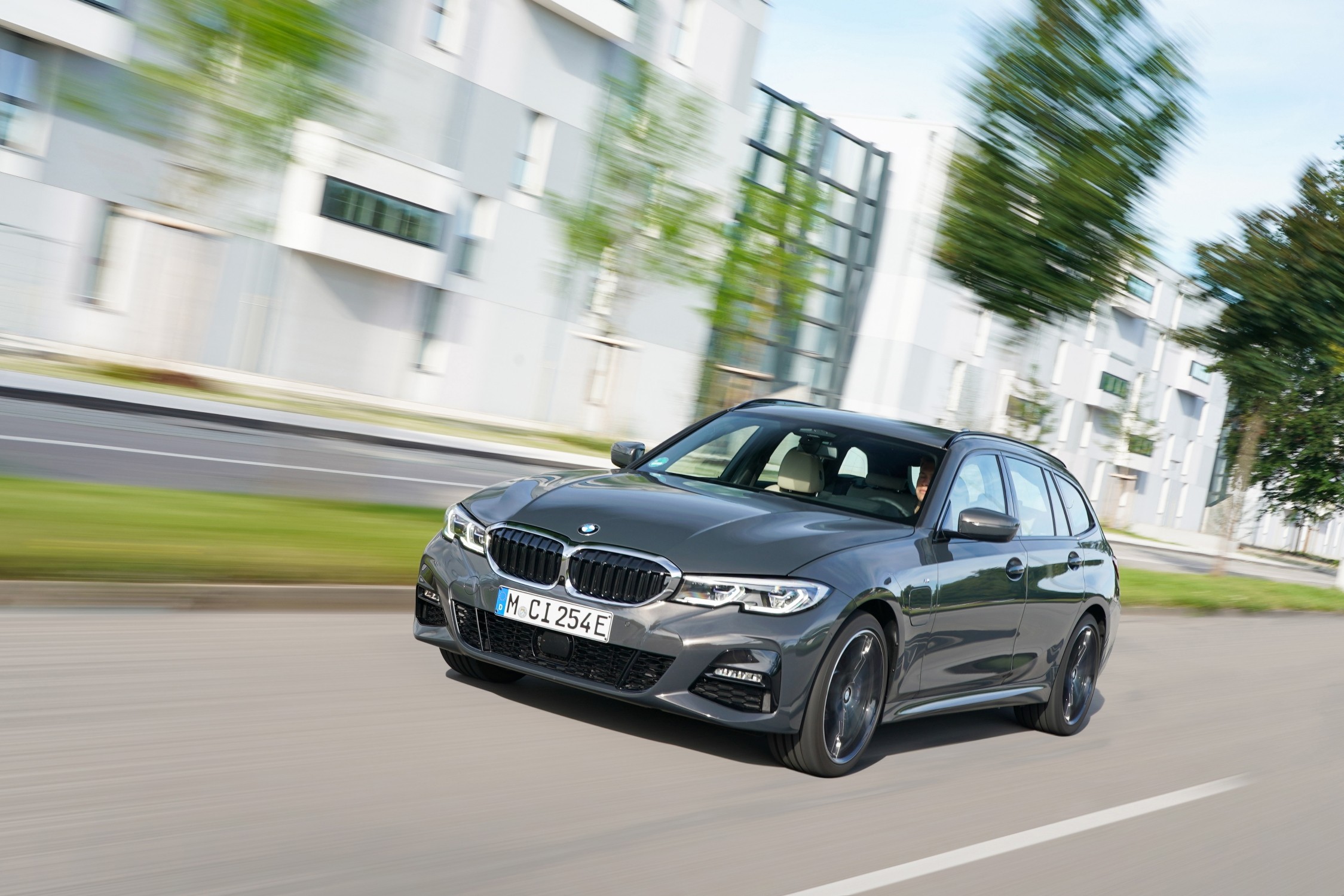 New entry-level models with plug-in hybrid drive for the BMW 3 Series and BMW 5 Series Brandspurng