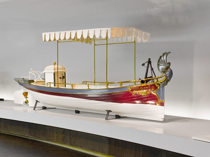 Mobility On Water: Meet First Test Drives Of Daimler’s Motorboat -Brand Spur Nigeria