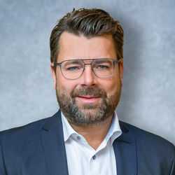 Oliver Hoffmann (C)