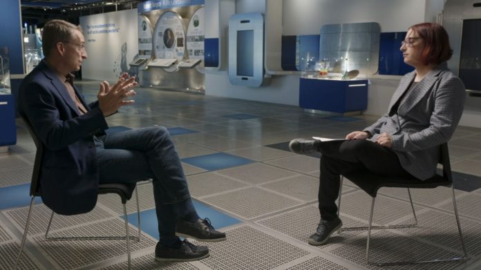 Intel CEO To Compete Against Apple