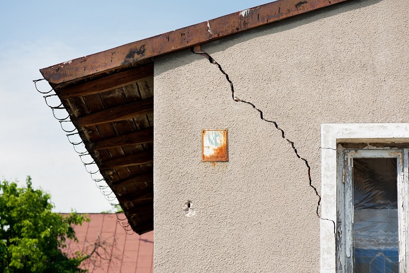 Wall cracks