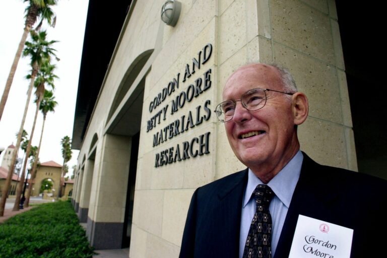 Titan Of Silicon Valley, Gordon Moore Is Dead