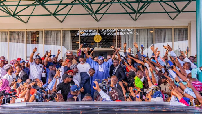 Watch Monent Abuja Residents Welcomed Tinubu At Airport (Videos)