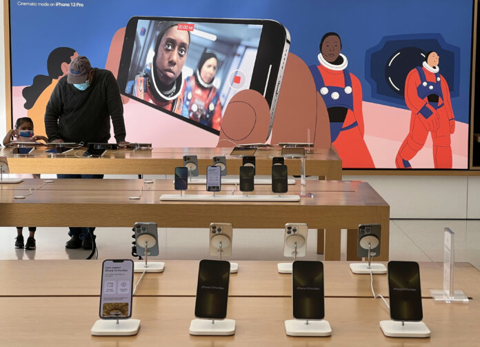 Global Smartphone Shipments Declines By 12% In Q1