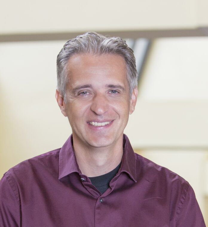 Viktor Petik, Vertiv