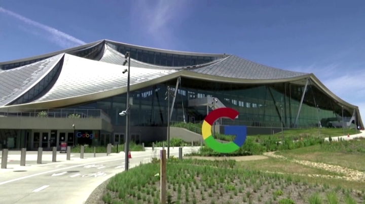 Alphabet’s AI Investments Boost Cloud Sales, Lifts Maturing Ad Business