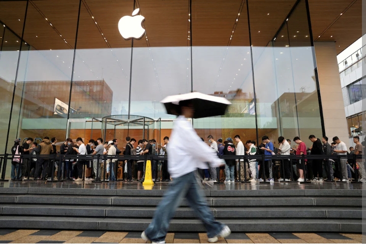 Alibaba To Partner With Apple On AI Features, Sending Shares To 3-year High