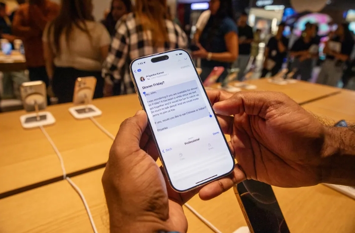 Apple Nears $1 Billion-a Year Deal To Use Google AI For Siri