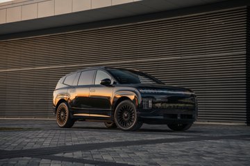 Hyundai Unveils 2027 IONIQ 9 AWD Performance Calligraphy Black Ink Model
