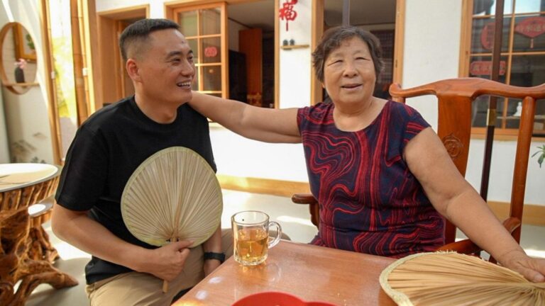 Lonely Elderly People In China Pay Young Companions To Act As Their Children